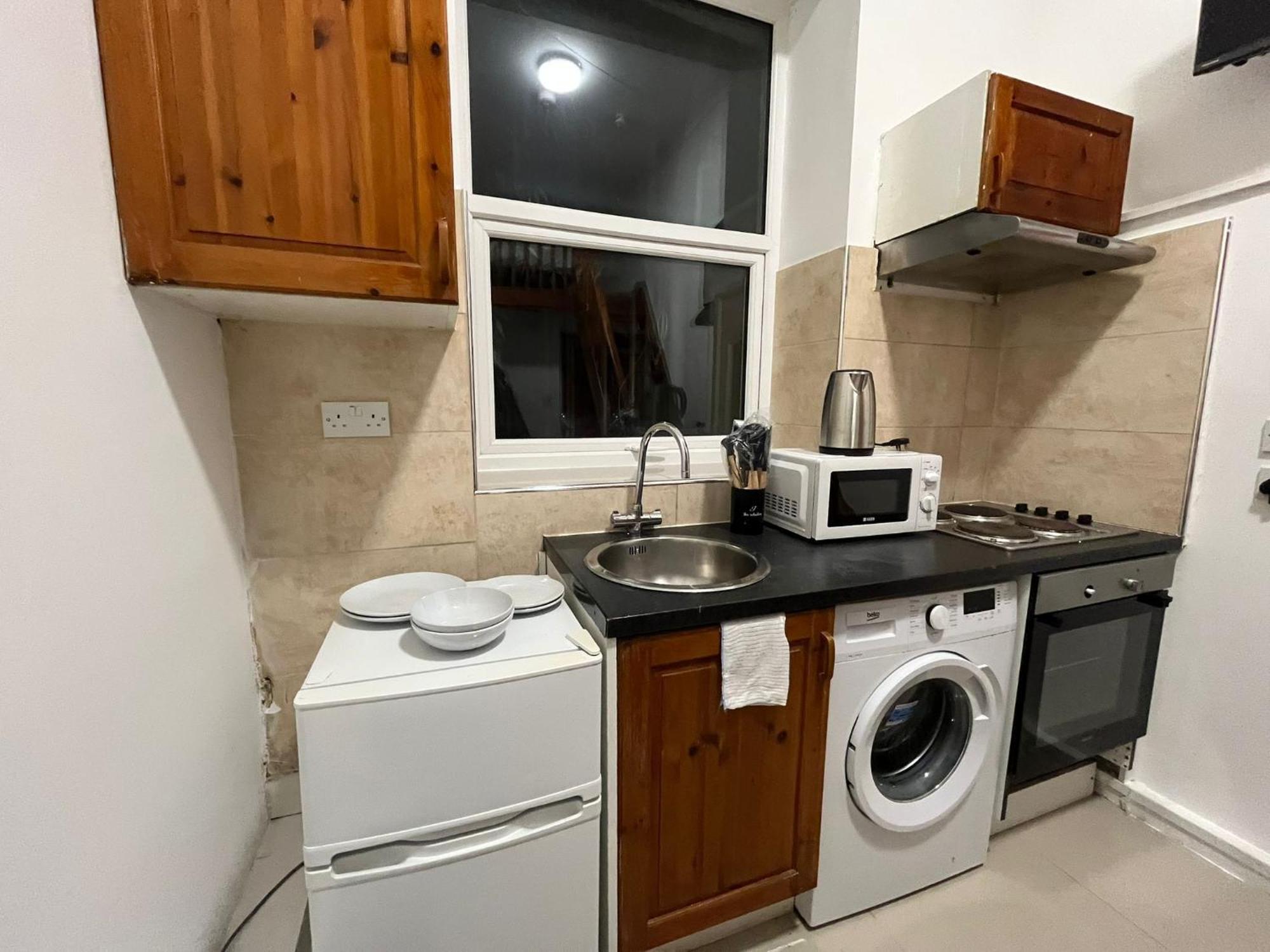 Modern Studios Queenspark 런던 객실 사진