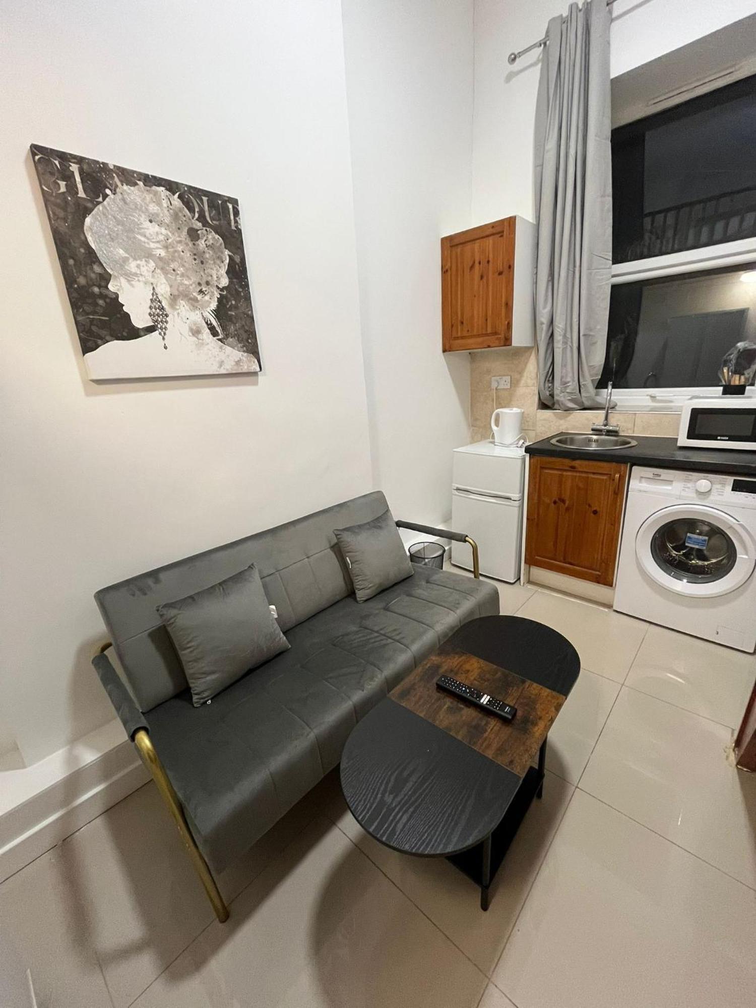 Modern Studios Queenspark 런던 객실 사진