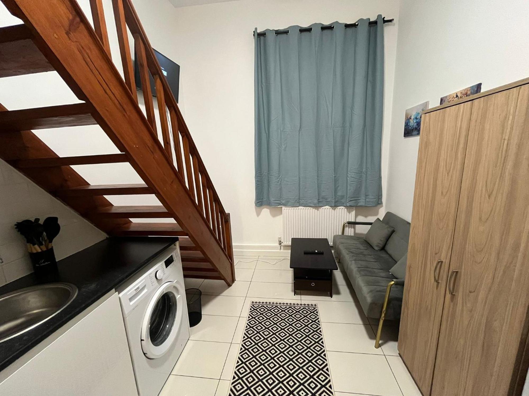 Modern Studios Queenspark 런던 객실 사진