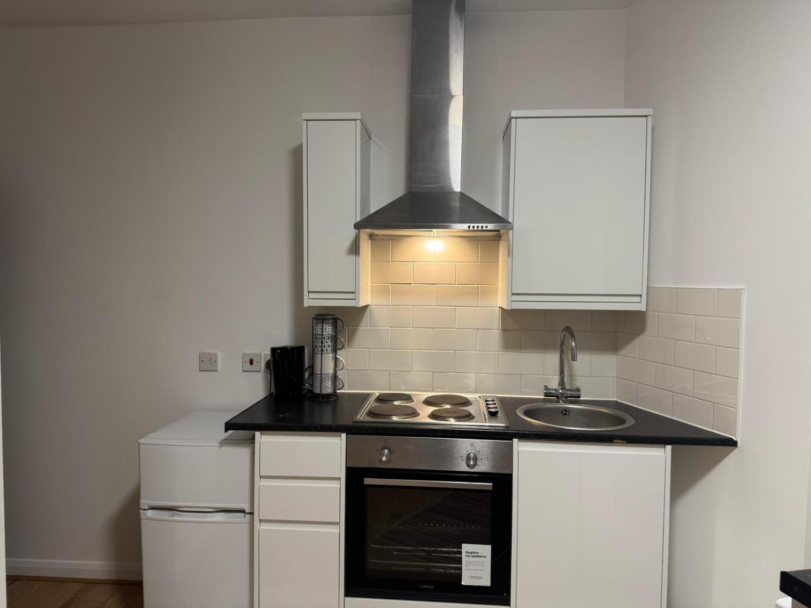 Modern Studios Queenspark 런던 객실 사진