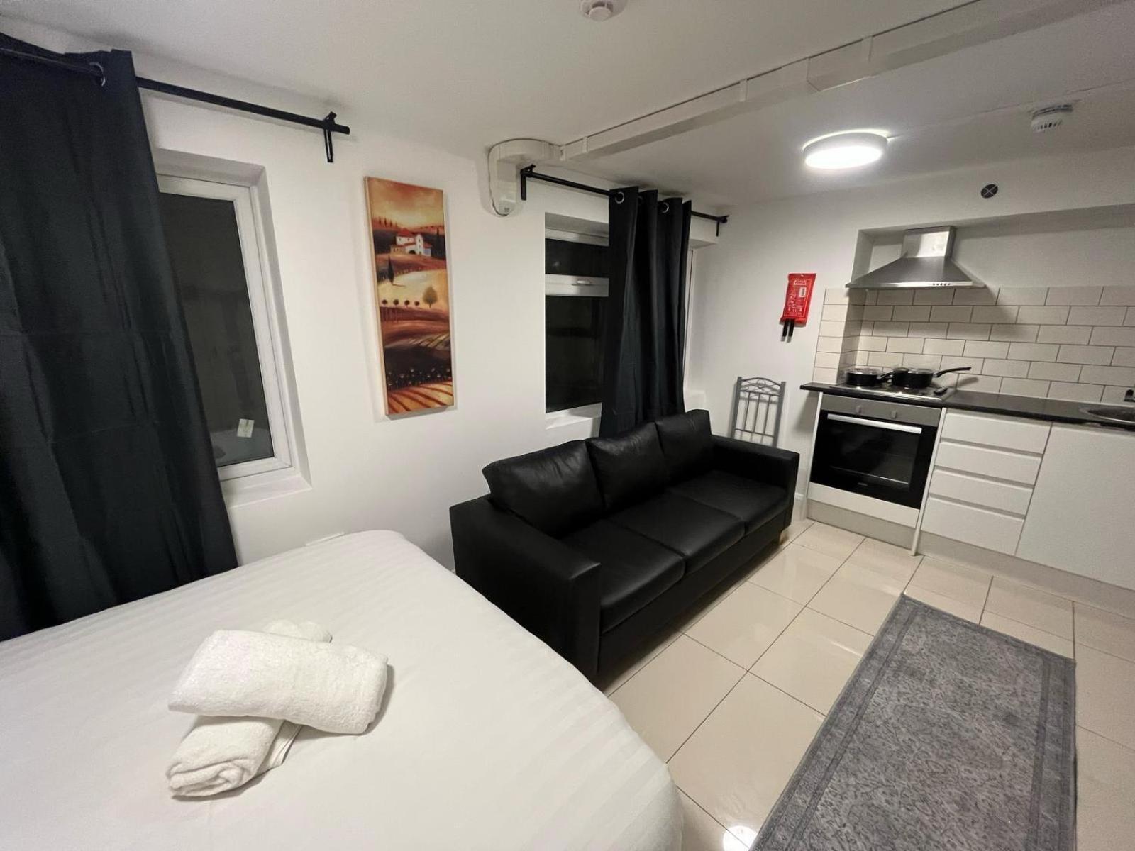 Modern Studios Queenspark 런던 객실 사진