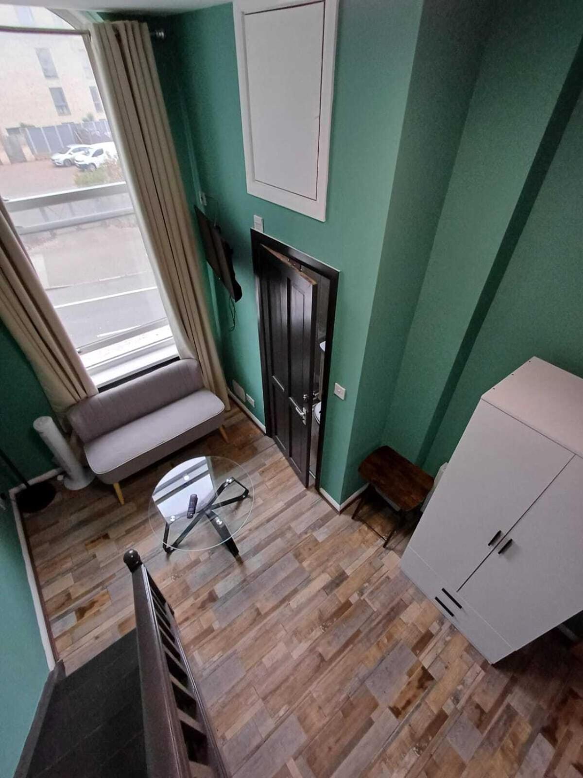 Modern Studios Queenspark 런던 객실 사진